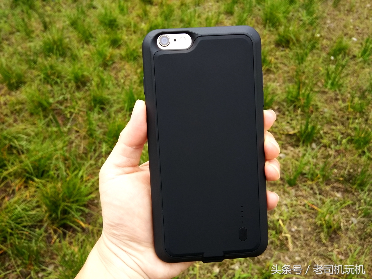 图拉斯充电宝对比苹果外接电池,苹果图拉斯磁吸充电宝真实测评