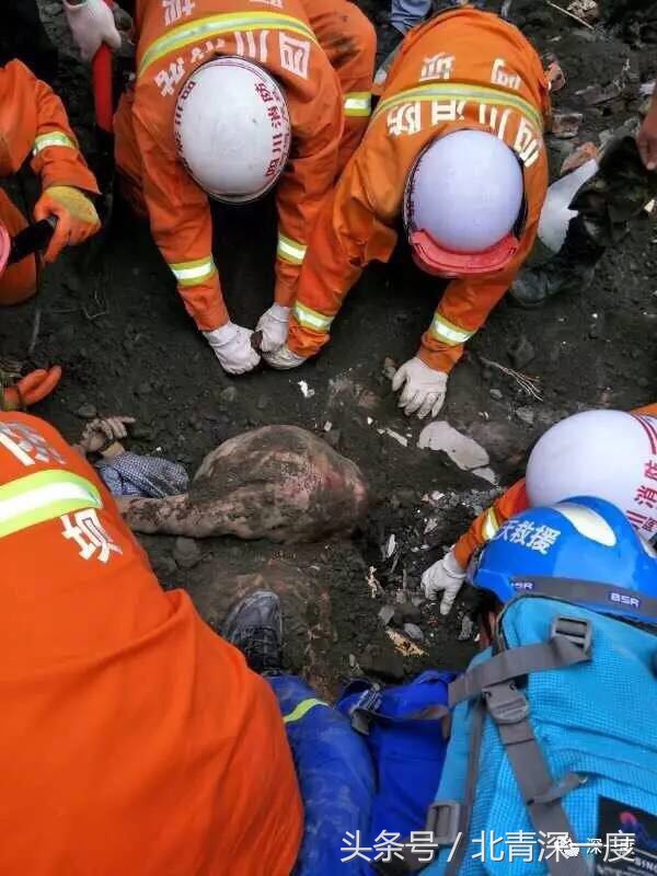 深度报道茂县垮塌“头七”祭拜日：72小时救援，在希望中等来诀别