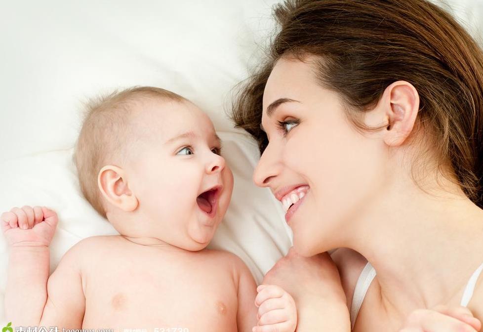 新妈妈产后涨奶太痛苦，6个技巧来解决