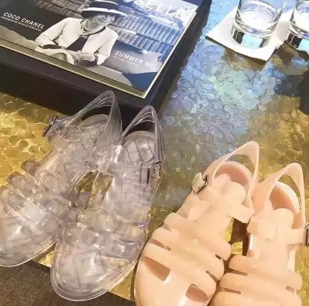 白银人原来这么富！就连小时候嫌土的凉鞋，都很值钱！