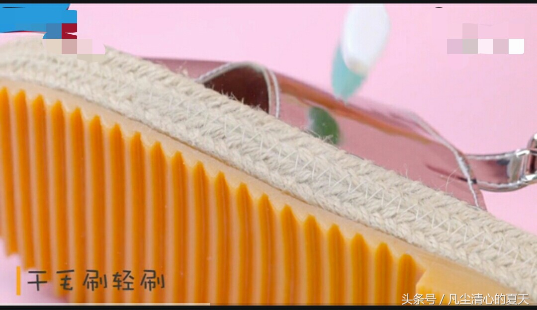 夏季凉鞋脏了怎样清洗,白凉鞋太脏了用什么办法能洗干净