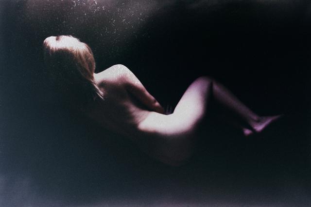 躲得过对酒当歌躲不过夜深人静,躲得过对酒当歌的夜却躲不过