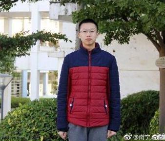 高颜值高考状元震撼视频,高考历史上裸分最高的十位状元