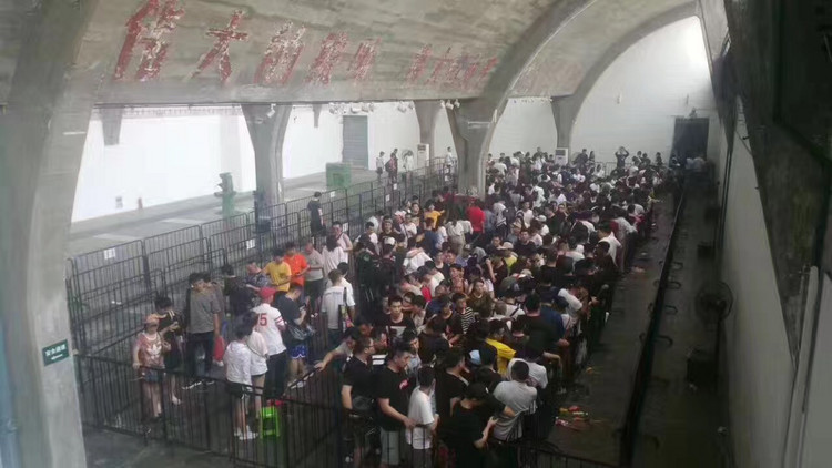 lv联名supreme火爆程度,lvxsupreme