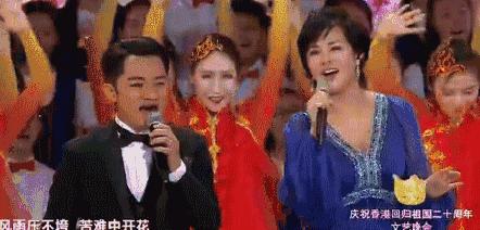 习*平近**走上舞台同全场高唱《歌唱祖国》昨晚的这台晚会刷屏了！