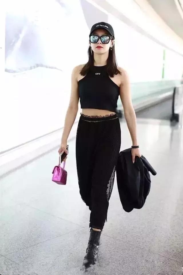 你还没有一件背心出街？那你一定是过了个假夏天！可儿，霉霉，蕾哈娜都爱的它你怎么可以没有？