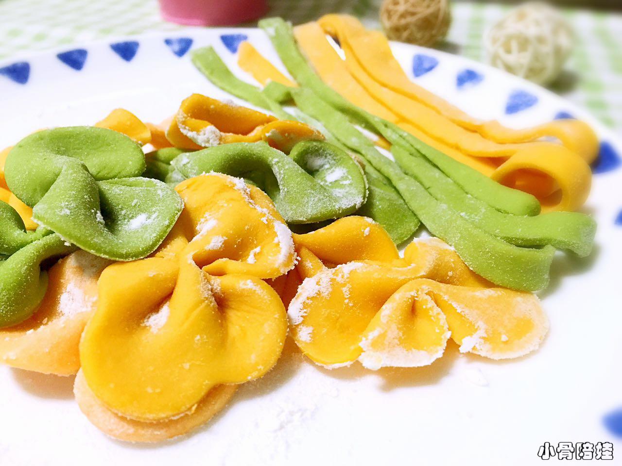 宝宝彩色手擀面的做法,纯手工手擀面制作过程