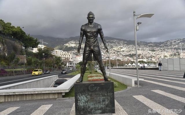 C罗，从一无所有的贫困少年到名满天下的世界足坛第一人的艰辛励志路：莫欺少年穷，苦难只会让我更强大