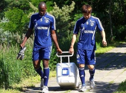 足坛新星张玉宁的成功秘诀揭秘,那些年国外踢球的中国人