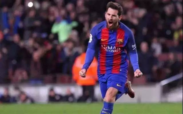 你所爱的梅西有这样一段爱情：最好的爱情莫过于，9岁我为你钟情，30岁你为我披上嫁衣