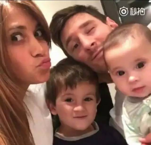 你所爱的梅西有这样一段爱情：最好的爱情莫过于，9岁我为你钟情，30岁你为我披上嫁衣