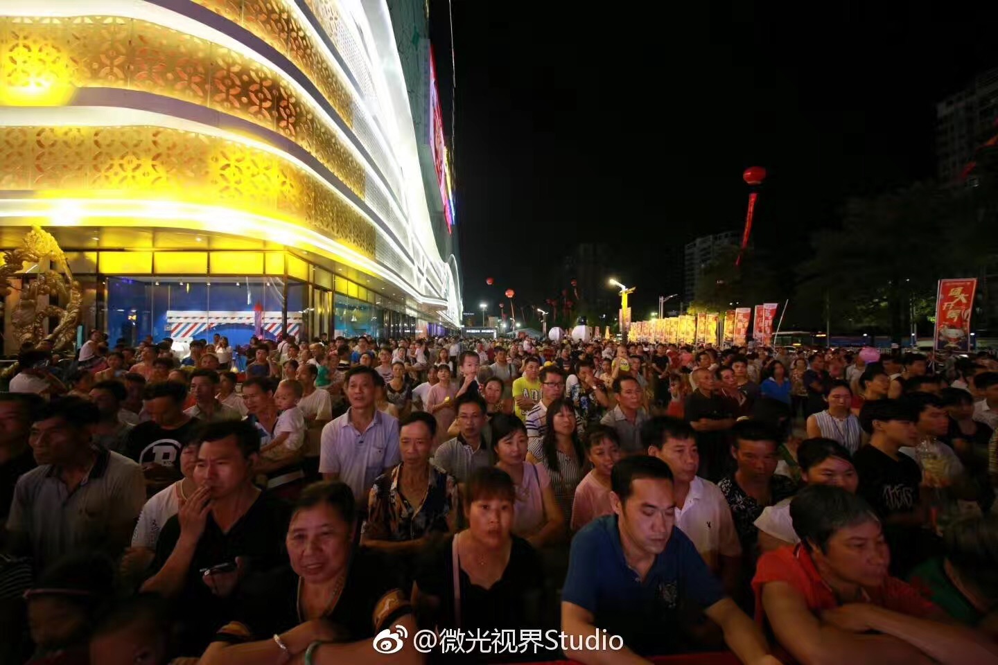 南宁江南万达广场开业堵成狗！你还会再去第二次吗？没想到一大批人竟这样回答