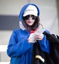 杨幂的最近穿的运动鞋,杨幂穿的薄荷绿运动鞋