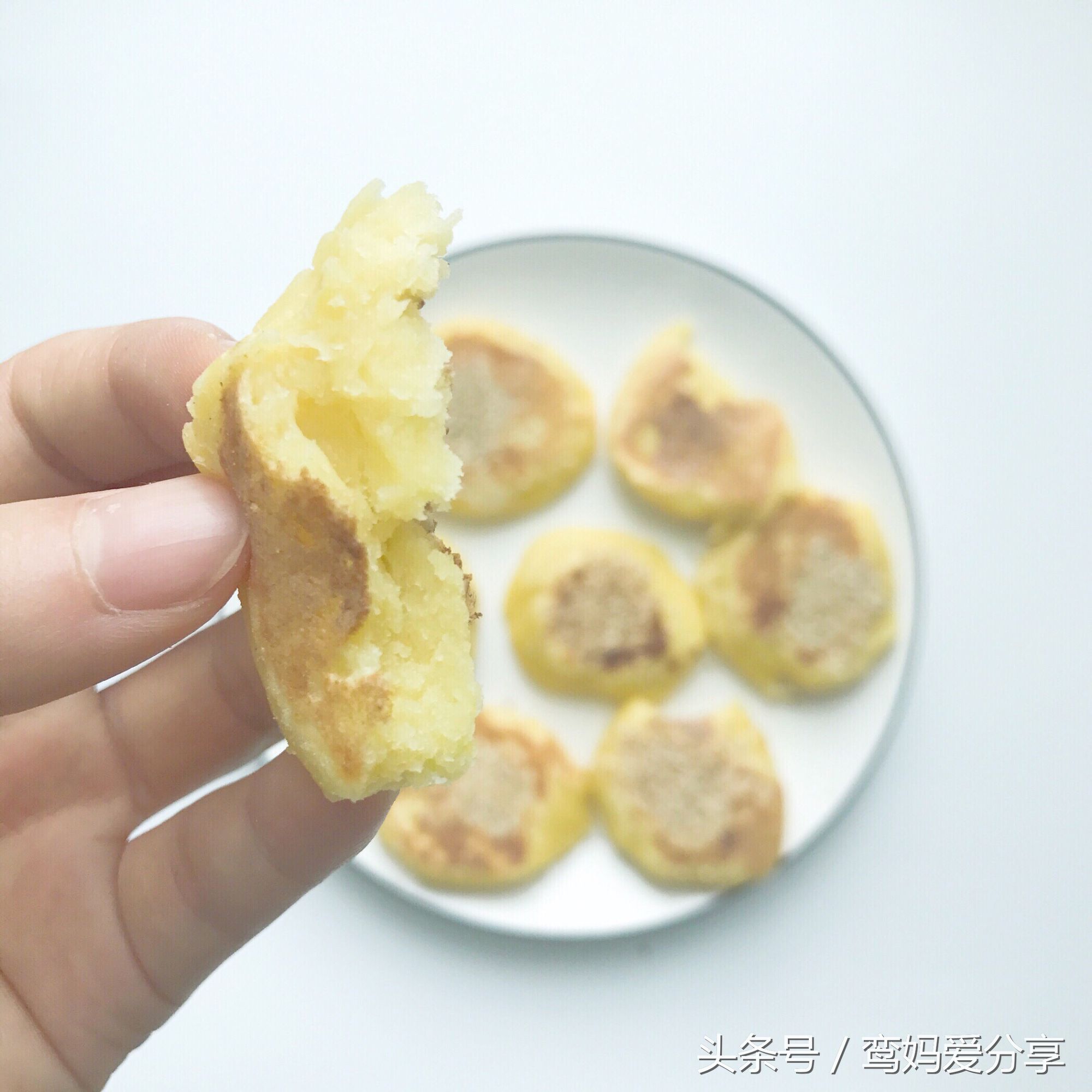 宝宝辅食土豆蔬菜饼防便秘,宝宝通便辅食玉米鸡蛋饼