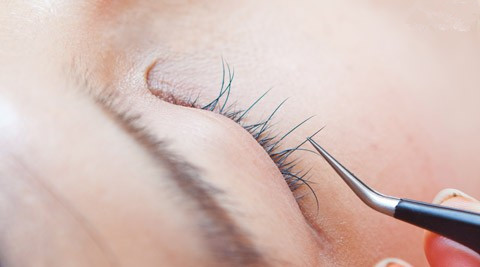 教你一招让眼睛变大的方法,用这个方法让你的眼睛暂时变大