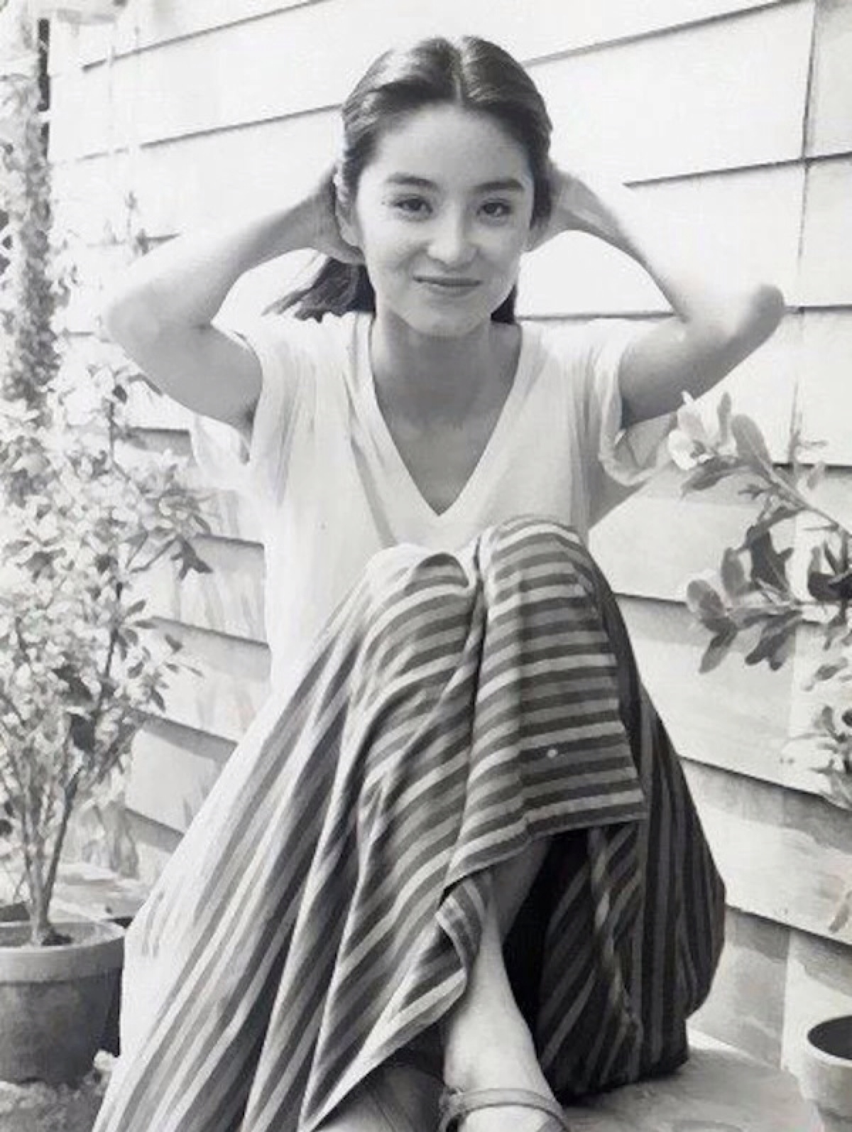 有美人沟的演员都大火，在剧中美人沟都散发魅力，来比比胡歌和易烊千玺的谁帅，看看谭松韵和朴信惠的谁美