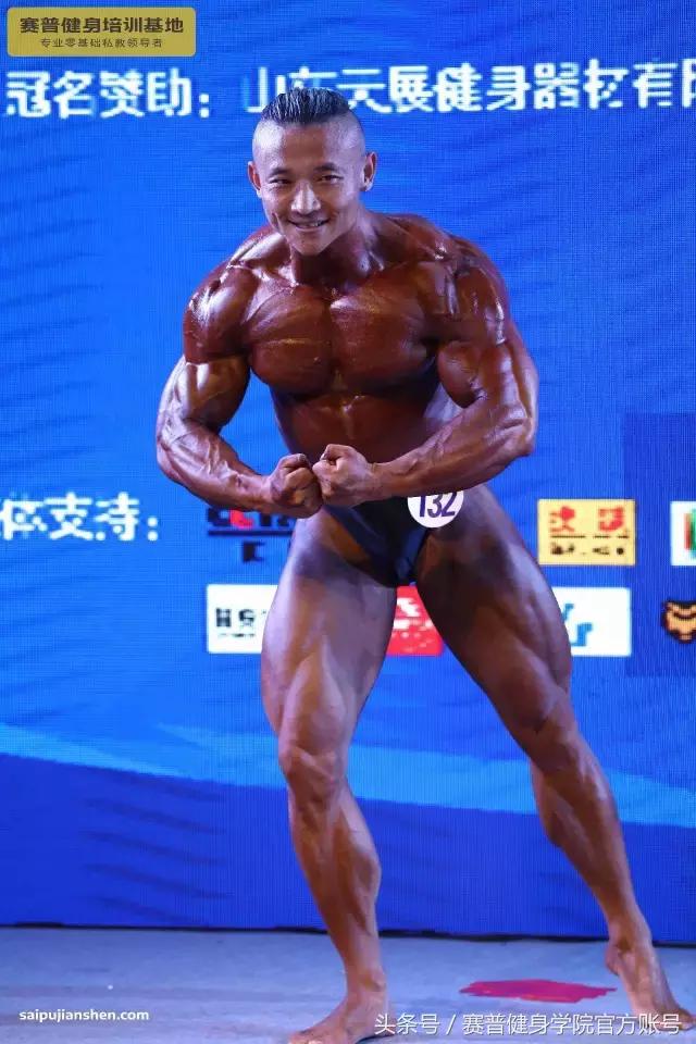 健美冠军的健身之路,小伙坚持健身9年增重70斤变健美