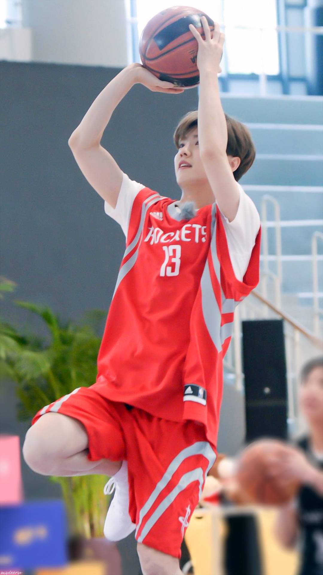 约吧大明星鹿晗出场,约吧大明星鹿晗打篮球