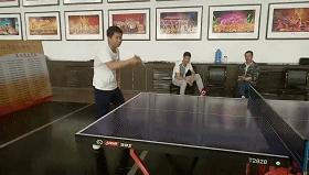 业余常犯错误：脚步没有跟球移动，上下脱节！-乒乓找教练