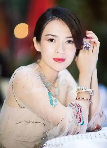 章子怡巴黎时装周白色休闲,章子怡米兰时装周白色裤裙