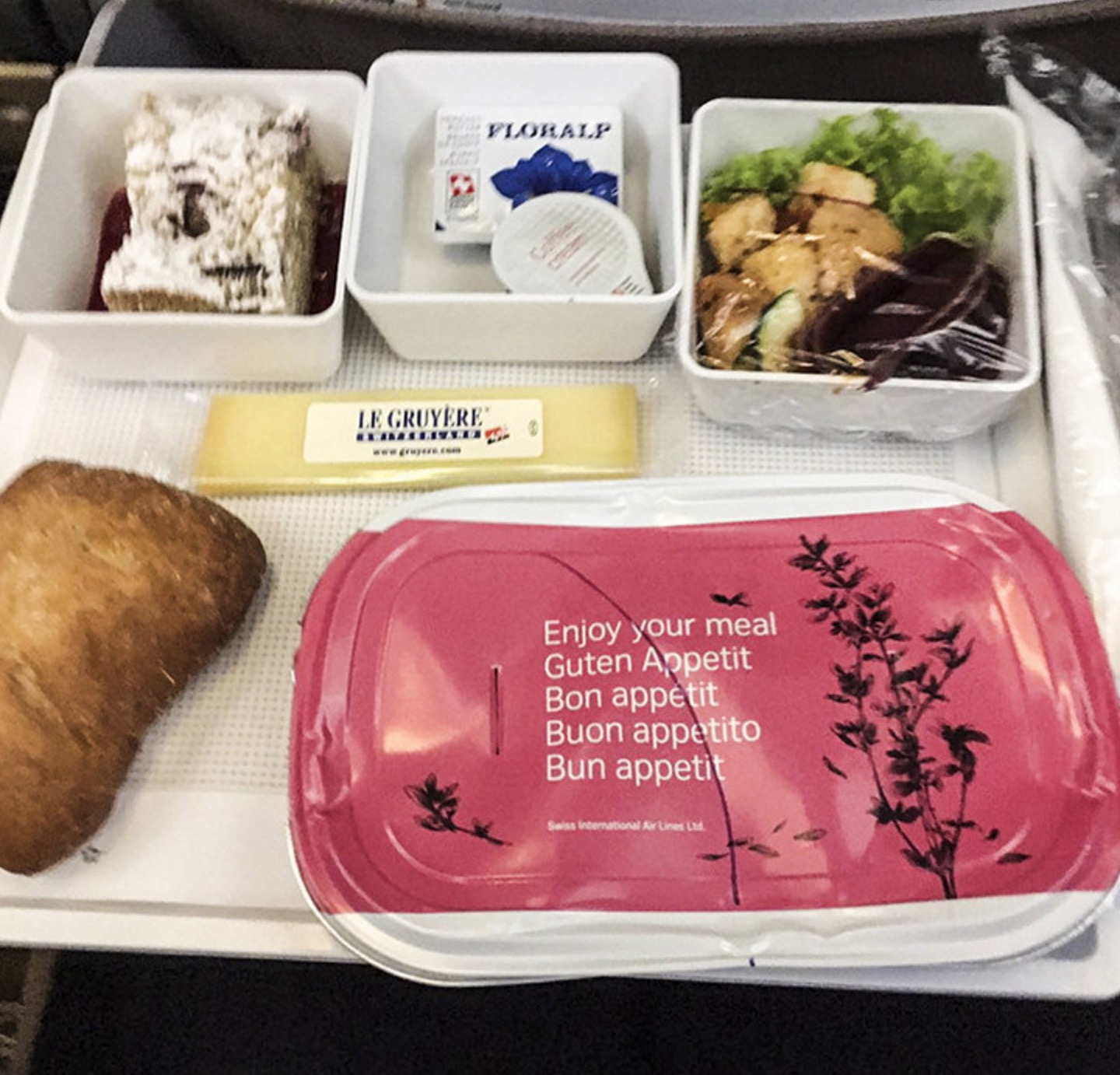 有点想给自己放长假的想法,给自己放个假去看看外面的世界