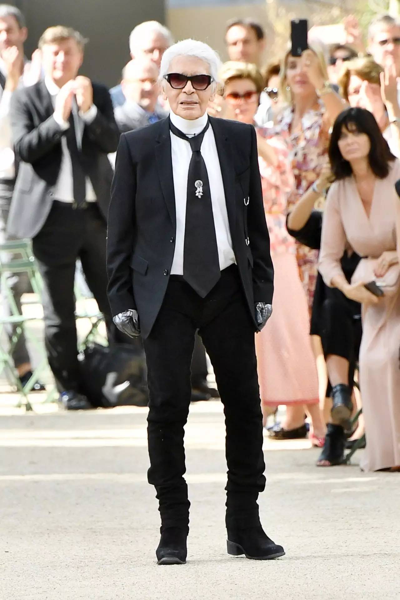 埃菲尔铁塔法国巴黎的浪漫地标,chanel秀场埃菲尔铁塔