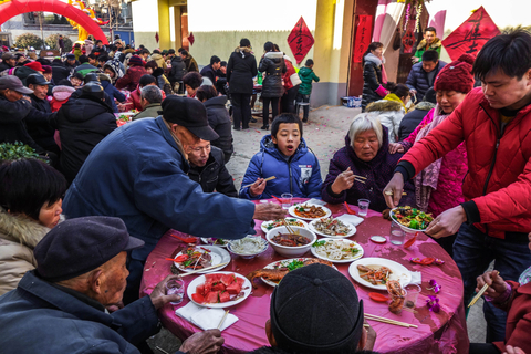 农村居民赚得少花得多?缩小城乡收入差距还得这么办:多找来钱道儿婚丧嫁娶少杀猪宰羊铺张浪费
