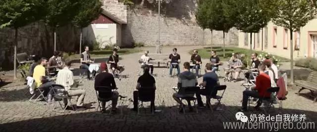 架子鼓是最不适合孩子的乐器 (小男孩学什么乐器架子鼓)