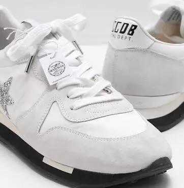 杨幂一口气买了十双的鞋,杨幂穿的薄荷绿运动鞋