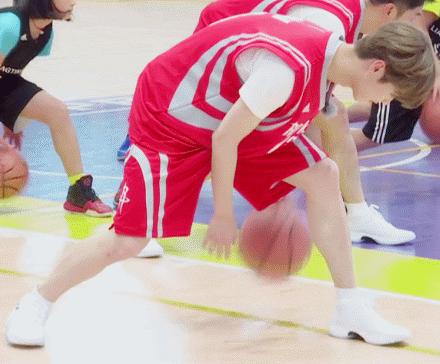 约吧大明星鹿晗照片,鹿晗扣篮