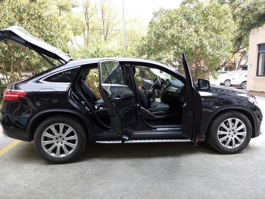 轿跑SUV奔驰GLE320coupe提车感受，外观很帅很装逼，配置却很低！