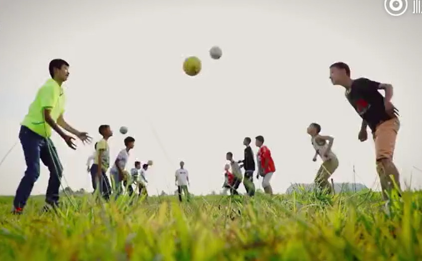 5块钱废旧轮胎练体力,留守儿童建“战狼”足球队,说要为国争光
