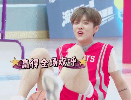 约吧大明星鹿晗出场,约吧大明星鹿晗打篮球