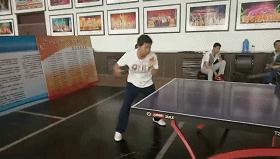 业余常犯错误：脚步没有跟球移动，上下脱节！-乒乓找教练