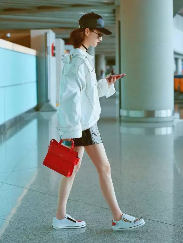 景甜活动照太时尚了美到不行,景甜在娱乐圈的长相