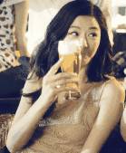 举杯呵呵喝胡海泉,胡海泉尬聊