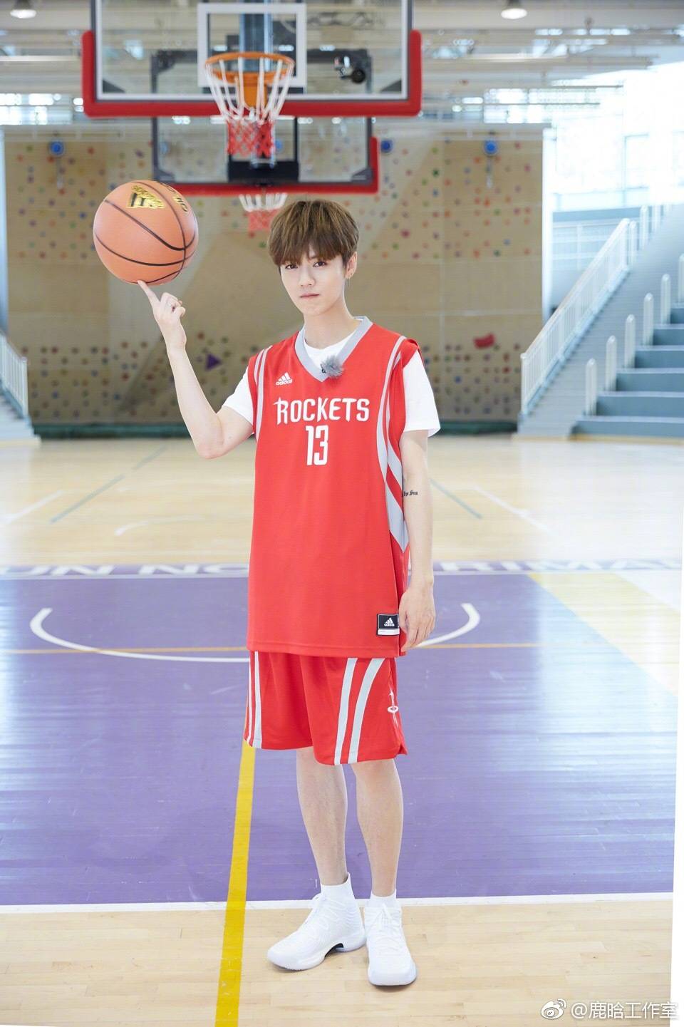 约吧大明星鹿晗照片,鹿晗扣篮