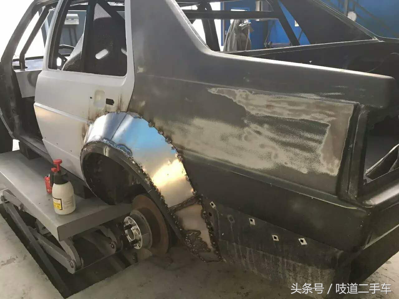 爆改五菱不算啥，氮气加速的捷达来虐他