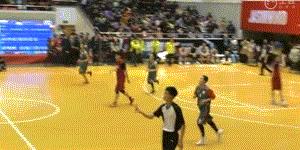 怪球手萧敬腾篮球水平如何科比见他都曾带雨伞