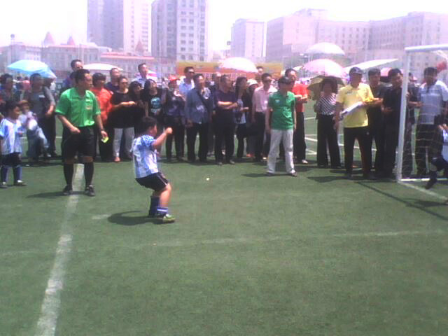 征文足球伴我成长,关于校园足球与中国梦的征文题目