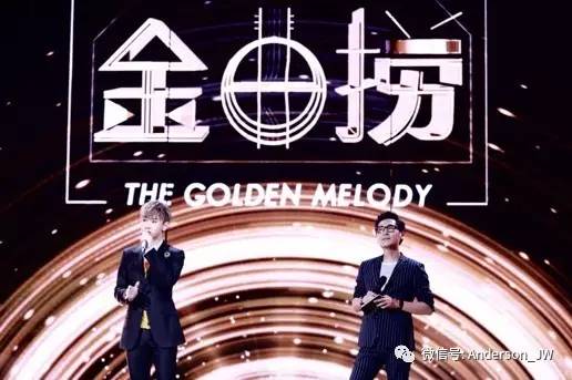 八卦｜他不仅承包了最红的影视剧OST，衣品也能拿高分