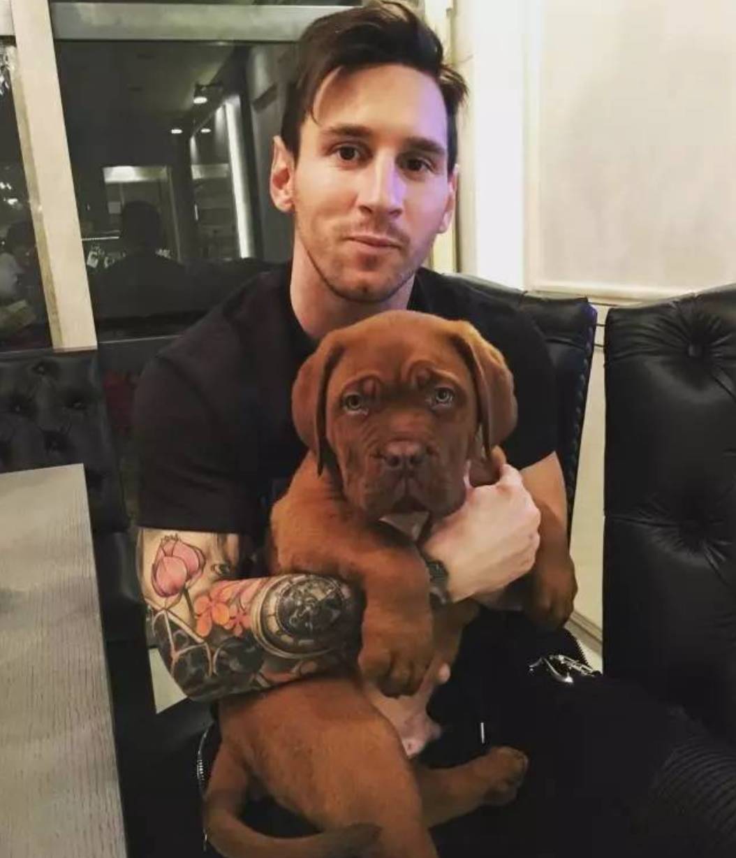 30岁球王娶了9岁一见钟情的女孩，时间易逝，唯爱不变