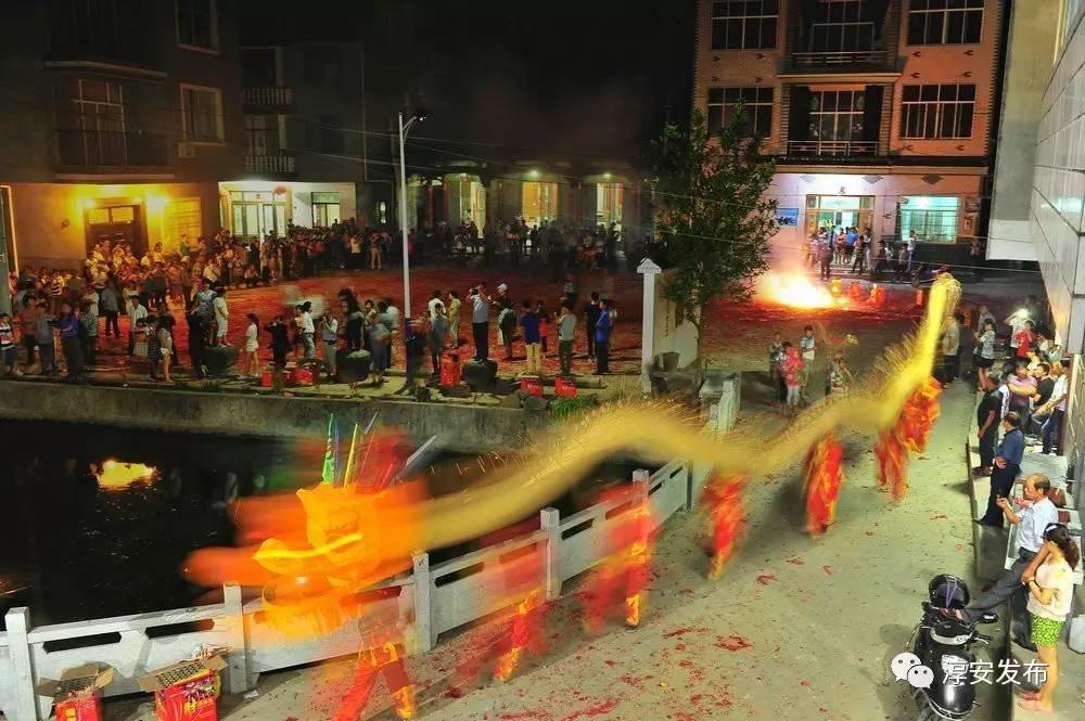 淳安中洲有一条“红色”的溪流，承包了小镇美景