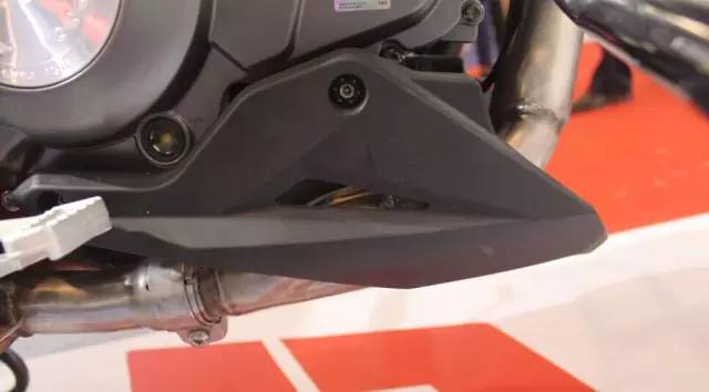 蓝巡300新款价格,300蓝圈夜光效果