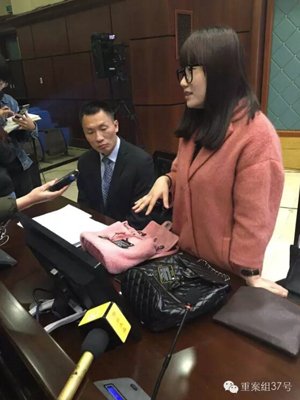 濂冲ぇ瀛︾敓鐨勬湅鍙嬪湀缁忓父鍙戝ア渚堝搧,涓や竾鍧楅挶涔板埌鍋囬濂堝効