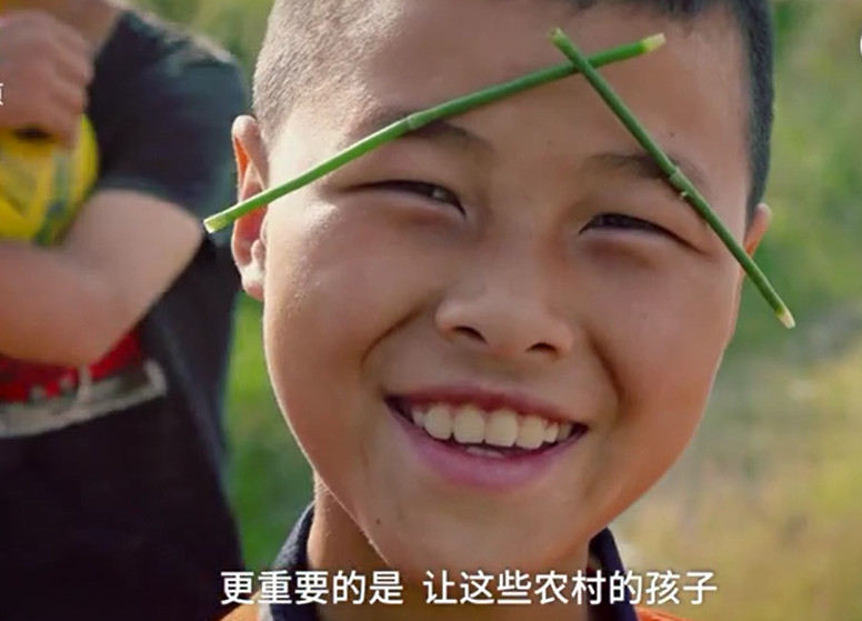 废旧轮胎陪孩子锻炼,废旧轮胎练体能