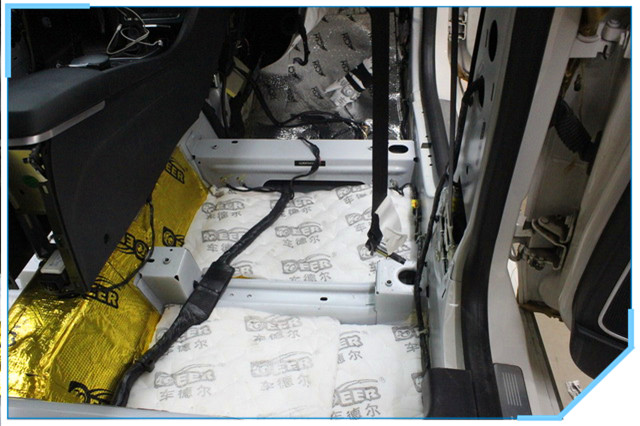 上海音豪汽车音响改装,荣威550隔音条安装