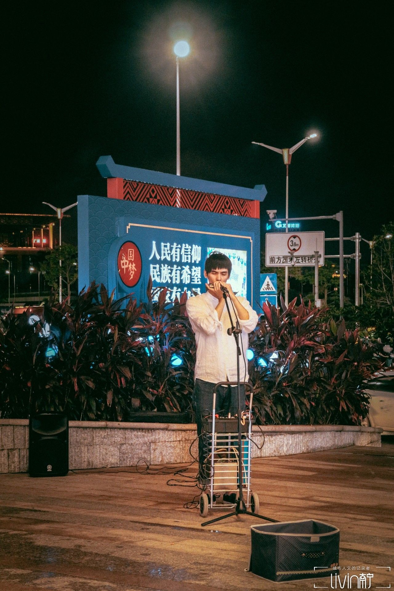 那个在航洋门口吹口琴的小哥：用音乐感谢这座城市