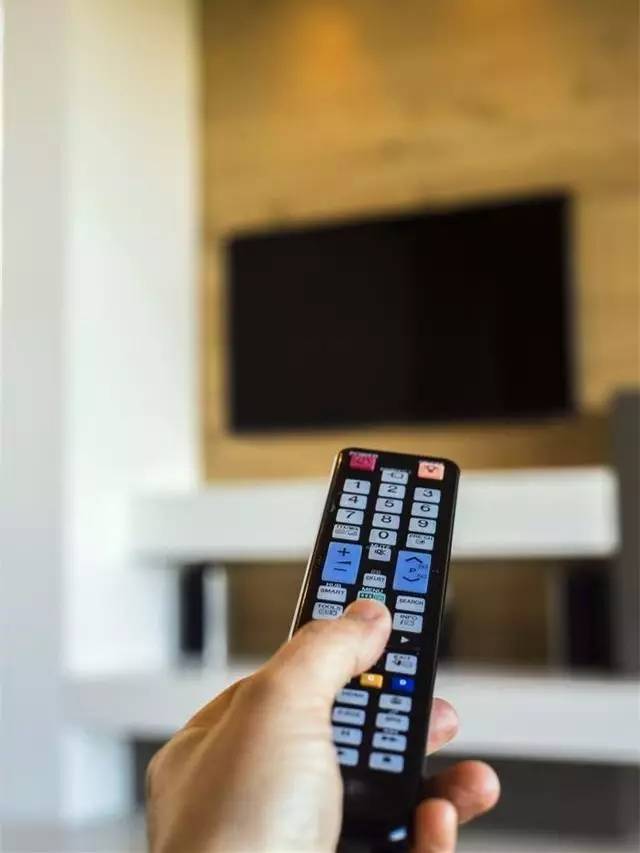 广电机顶盒插卡才能看电视吗,广电机顶盒和网络电视哪个好