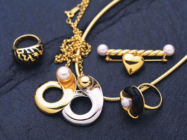 媳妇收到金手镯后问是不是真的，婆婆的反应亮了